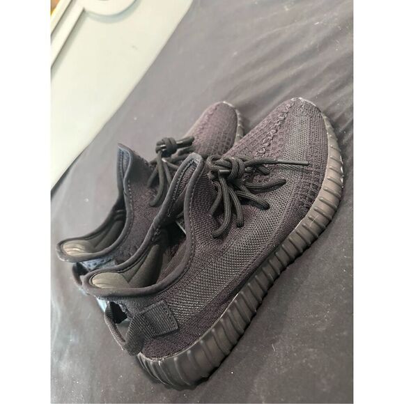 US SIZE 6.5 Yeezys adidas boost 350 V2 black - Picture 2 of 9